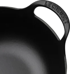 Le Creuset Wokpan / Balti Dish - Mat Zwart - ø 24 Cm / 2.7 Liter - Geëmailleerde Anti-aanbaklaag -Greenpan Winkel 1134x1200 1