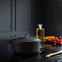 Gietijzeren Braadpan - Sudderpan Zwart Van Daumonet - Ovaal - Ø 29 Cm - 3 Liter - 100% PFAS & PFOA Vrij - Emaille - Geschikt Voor Alle Warmtebronnen - Elektrisch - Gas - Halogeen - Inductie - Keramisch - Vaatwasserbestendig 22 Gietijzeren Braadpan - Sudderpan Zwart Van Daumonet - Ovaal - Ø 29 Cm - 3 Liter - 100% PFAS & PFOA Vrij - Emaille - Geschikt Voor Alle Warmtebronnen - Elektrisch - Gas - Halogeen - Inductie - Keramisch - Vaatwasserbestendig -Greenpan Winkel 1200x1200 1014