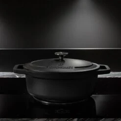 Gietijzeren Braadpan - Sudderpan Zwart Van Daumonet - Ovaal - Ø 29 Cm - 3 Liter - 100% PFAS & PFOA Vrij - Emaille - Geschikt Voor Alle Warmtebronnen - Elektrisch - Gas - Halogeen - Inductie - Keramisch - Vaatwasserbestendig 23 Gietijzeren Braadpan - Sudderpan Zwart Van Daumonet - Ovaal - Ø 29 Cm - 3 Liter - 100% PFAS & PFOA Vrij - Emaille - Geschikt Voor Alle Warmtebronnen - Elektrisch - Gas - Halogeen - Inductie - Keramisch - Vaatwasserbestendig -Greenpan Winkel 1200x1200 1015