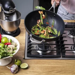 KitchenAid Hard Geanodiseerd Aluminium Wok ø30cm - Zwart - Inductie - Anti-aanbak -Greenpan Winkel 1200x1200 199