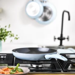 VitaVerde Expert Koekenpannenset Ø 20cm + Ø 24cm + Ø 28cm - Lichtblauw - Inductie - PFAS-vrij 12 VitaVerde Expert Koekenpannenset Ø 20cm + Ø 24cm + Ø 28cm - Lichtblauw - Inductie - PFAS-vrij -Greenpan Winkel 1200x1200 303