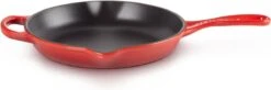 Le Creuset - Gietijzeren Ronde Skillet In Kersenrood 23cm 11 Le Creuset - Gietijzeren Ronde Skillet In Kersenrood 23cm -Greenpan Winkel 1200x397 1