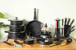 Swiss Pro+ - SWP41D22 - Pannenset 41 Delig - Foodprocessor - Messenblok 8 Delig - Kookgerei Set Met Houder 7 Delig - Starters Pakket - 2022 Serie - Limited Edition -uitzet 20 Swiss Pro+ - SWP41D22 - Pannenset 41 Delig - Foodprocessor - Messenblok 8 Delig - Kookgerei Set Met Houder 7 Delig - Starters Pakket - 2022 Serie - Limited Edition -uitzet -Greenpan Winkel 1200x799 100