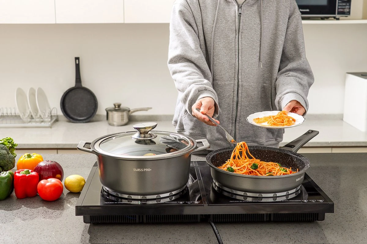 Swiss Pro+ | Set 14 Delige Pannenset | Inductie - Pannensets - Glazen Deksel - Met Afneembare Handgreep - Marmeren Interieur -PFAS-vrij | Grey / Silver 3 Swiss Pro+ | Set 14 Delige Pannenset | Inductie - Pannensets - Glazen Deksel - Met Afneembare Handgreep - Marmeren Interieur -PFAS-vrij | Grey / Silver - Afbeelding 3