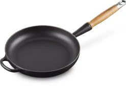 Le Creuset Koekenpan Signature Mat Zwart - ø 28 Cm / 2.6 Liter - Geëmailleerde Anti-aanbaklaag -Greenpan Winkel 1200x823 6