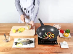 Cheffinger Wokpan Met Deksel - 32cm - Zwart - Pan - Keukenaccessoires -Greenpan Winkel 1200x892 1