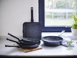 BK Universe Koekenpan Ø 28cm - Inductie - Anti-aanbak - PFAS-vrij 15 BK Universe Koekenpan Ø 28cm - Inductie - Anti-aanbak - PFAS-vrij -Greenpan Winkel 1200x899 6