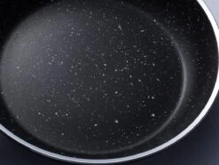 Sola Hapjespan Stonehenge - Ø 28 Cm - Zwart/wit - Aluminium - Antiaanbaklaag 9 Sola Hapjespan Stonehenge - Ø 28 Cm - Zwart/wit - Aluminium - Antiaanbaklaag -Greenpan Winkel 1200x906 16