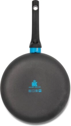 BK Blue Label Basics Hapjespan - Ø 24 Cm - Keramisch (PFAS Vrij) - Geen Inductie -Greenpan Winkel 679x1200 1